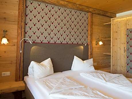 Deluxe Two-Bedroom Apartment with Terrace - Annex