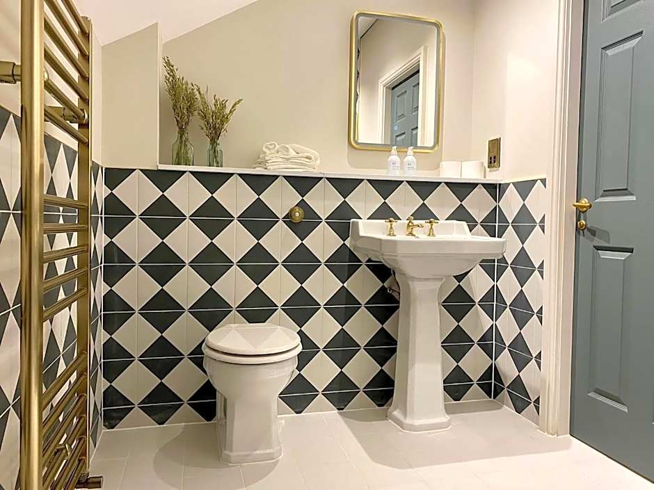 Railway House York by Chateau Anna