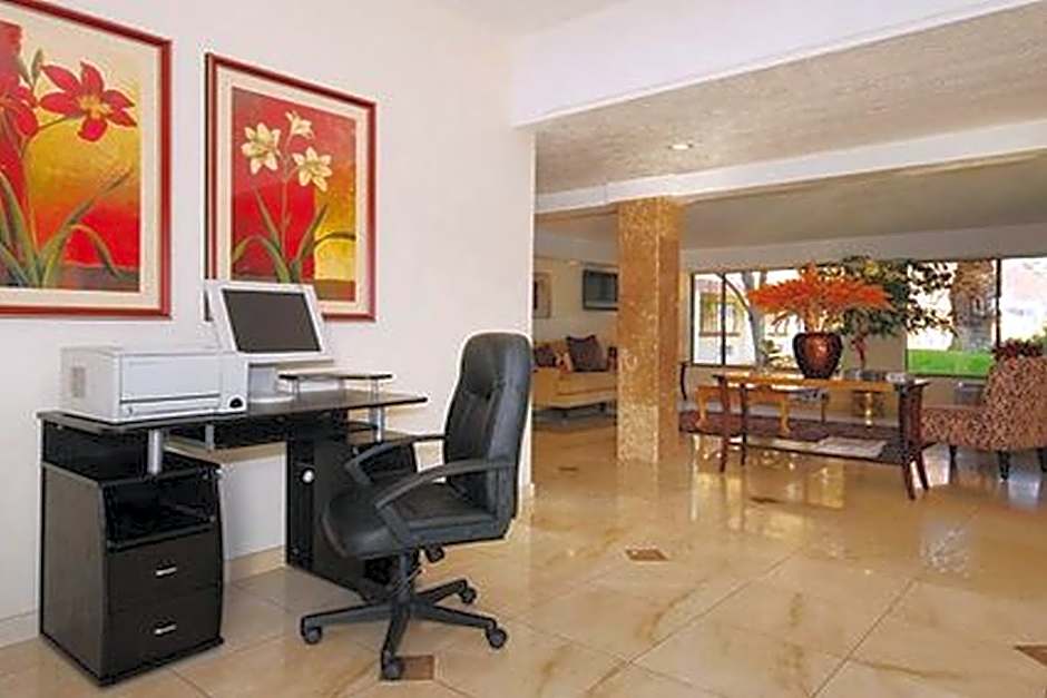 Quality Inn & Suites Bakersfield