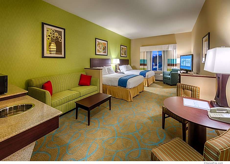 Holiday Inn Express & Suites / Red Bluff - South Redding Area By IHG