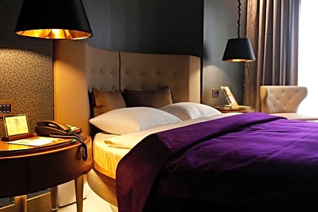 Deluxe King Suite