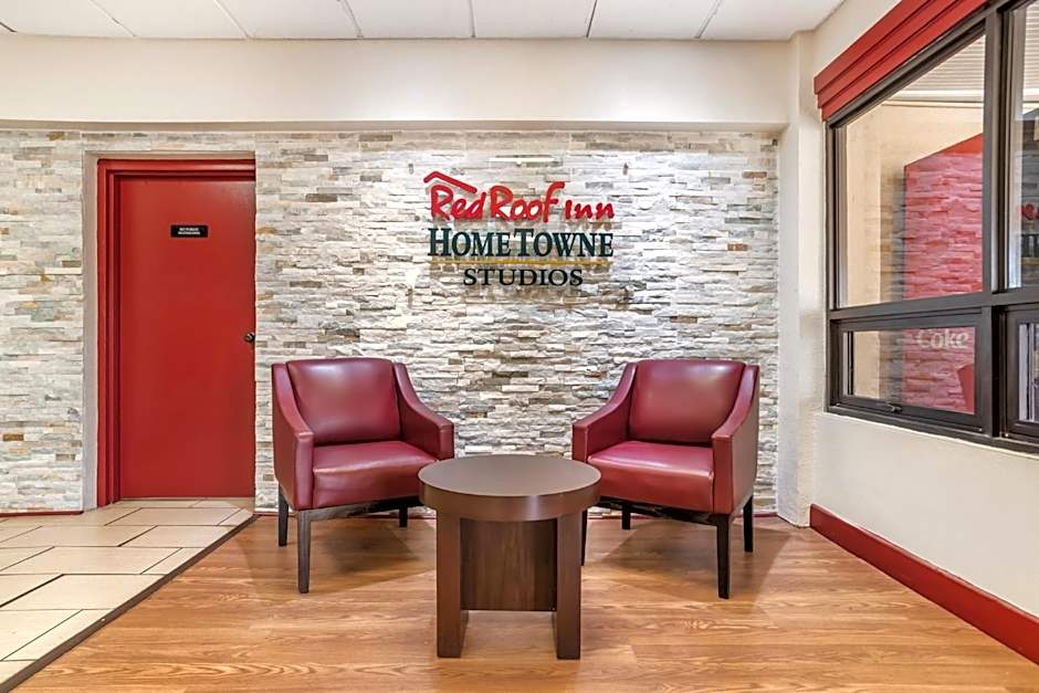 HomeTowne Studios by Red Roof Montgomery - Midtown
