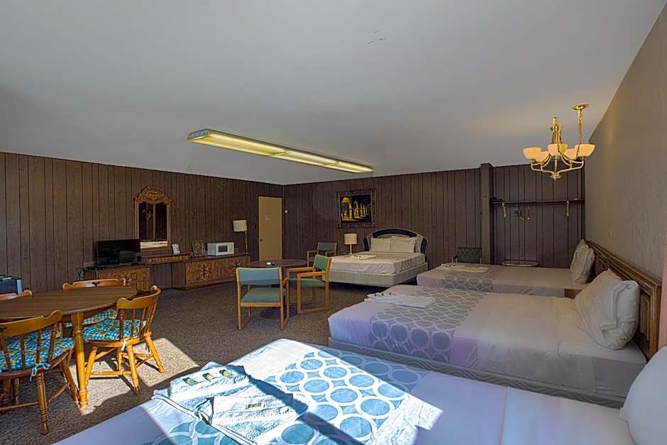 Love Hotels Tomahawk by OYO at Lake Mohawksin WI