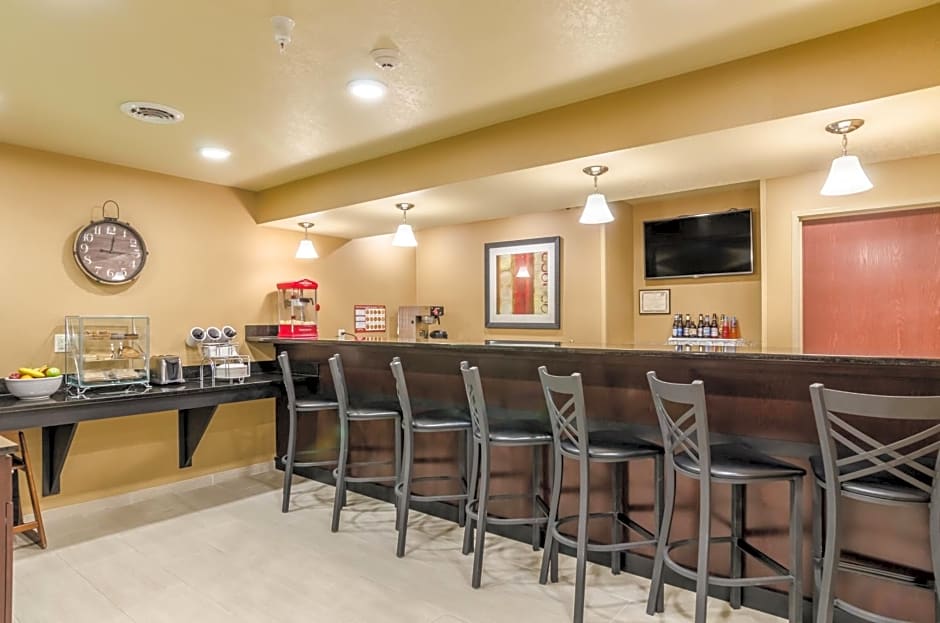 Cobblestone Inn & Suites - Oberlin