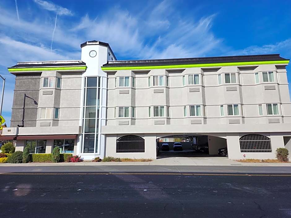 THE ATRIUM HOTEL - SFO AIRPORT FREE! - Shuttle Bus - Parking - WIFI