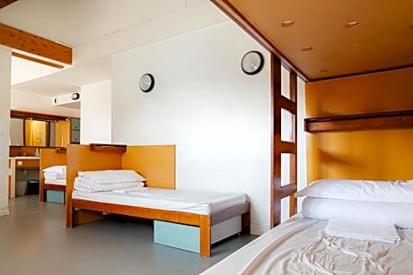 Room for 8 People with Ensuite Shower – Shared Toilets – Sea View