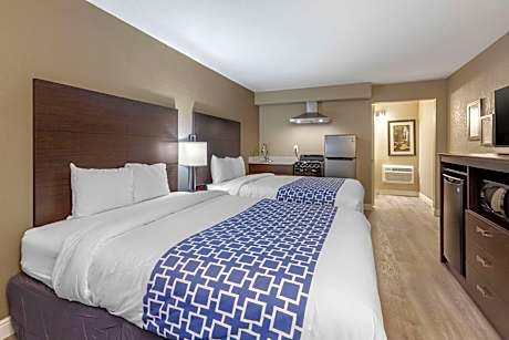 2 Queen Beds Nonsmoking