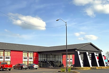 River Valley Inn and Suites