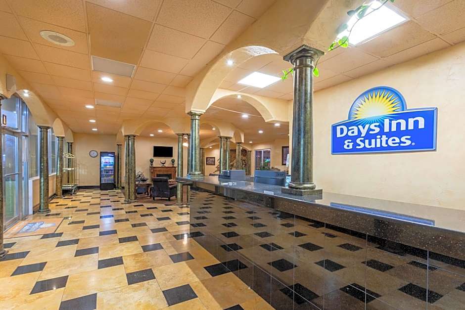 Days Inn & Suites by Wyndham Clovis