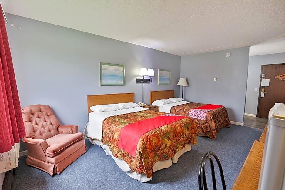 OYO Hotel Pipestone MN, Canterbury Park