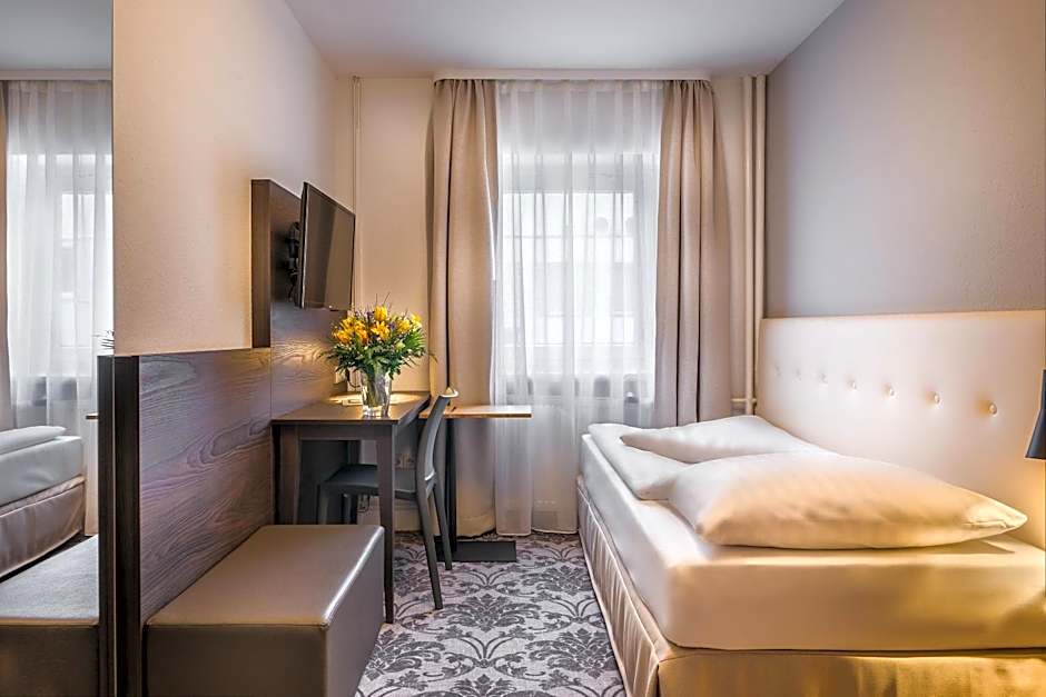 Signature Hotel Astoria