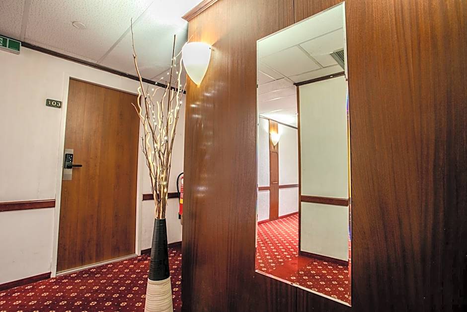 Hotel Attaché
