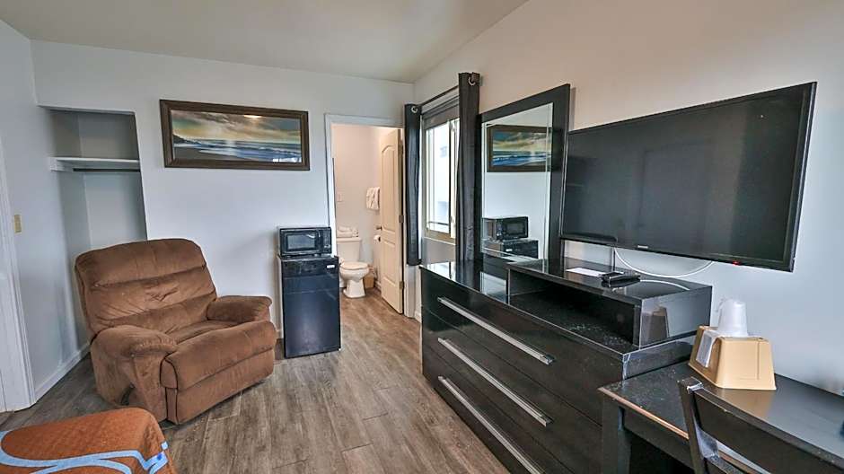 Driftwood Beach Motel