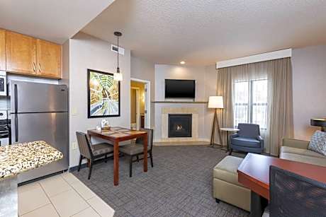 Suite, 1 King Bed with Sofa bed (1 King Bed and 1 Double Sofa Bed)