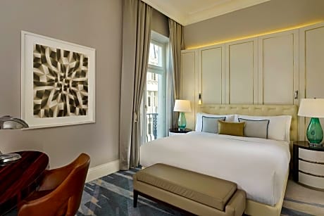 Royal Suite, Club lounge access, 1 Bedroom Suite, 1 King, Street view, Top floor, Balcony