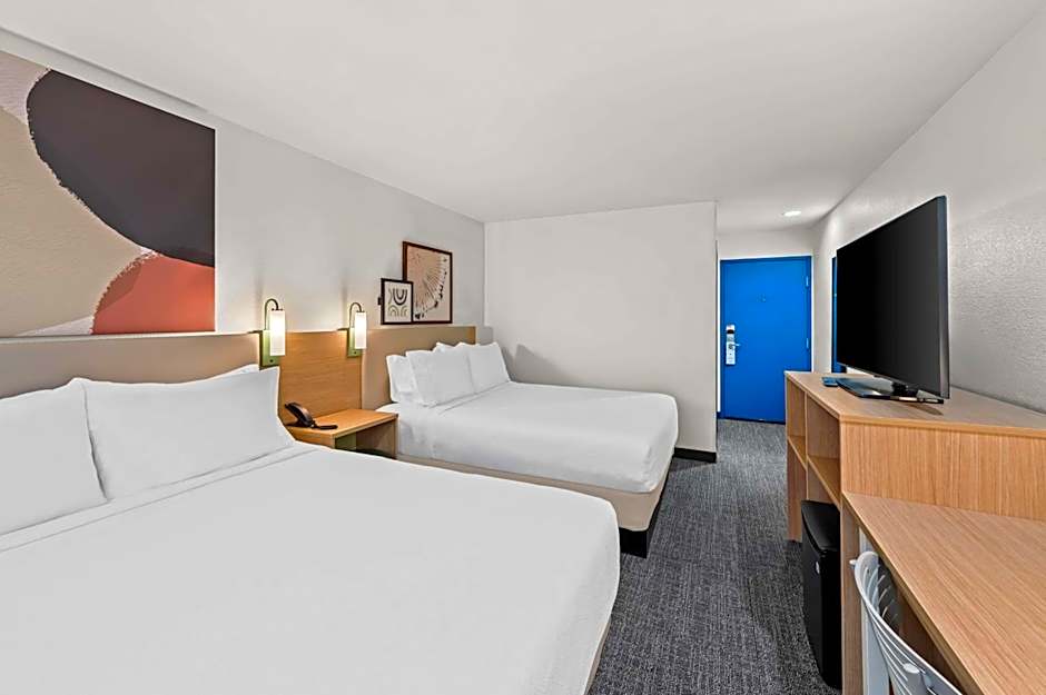 Spark by Hilton Sterling Dulles Airport