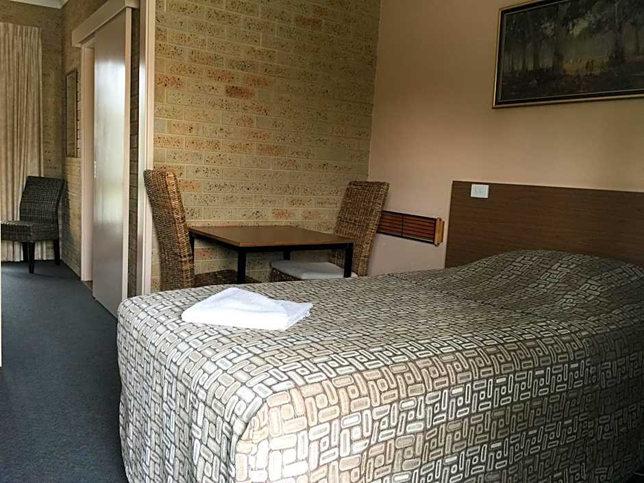 Mount Barker Valley Views Motel & Chalets, Western Australia