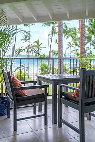 Yanuca Lagoon Deluxe King Room