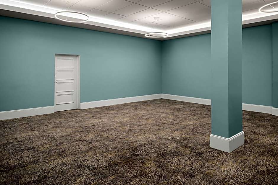 Courtyard by Marriott Nassau Downtown/Junkanoo Beach