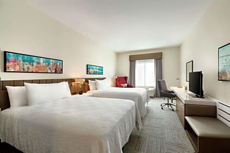 2 QUEEN BEDS - COURTYARD VIEW, COMP WIFI- HDTVS WITH HIDEF CHANNELS, REFRIGERATOR-MICROWAVE- POD COFFEE BREWER