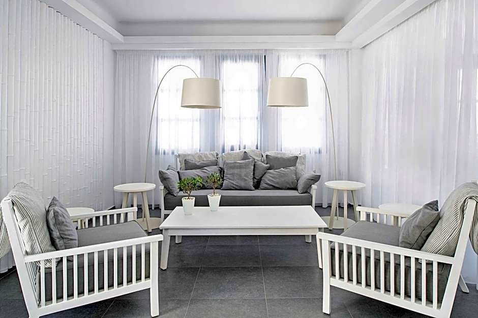 Acroterra Rosa Luxury Suites