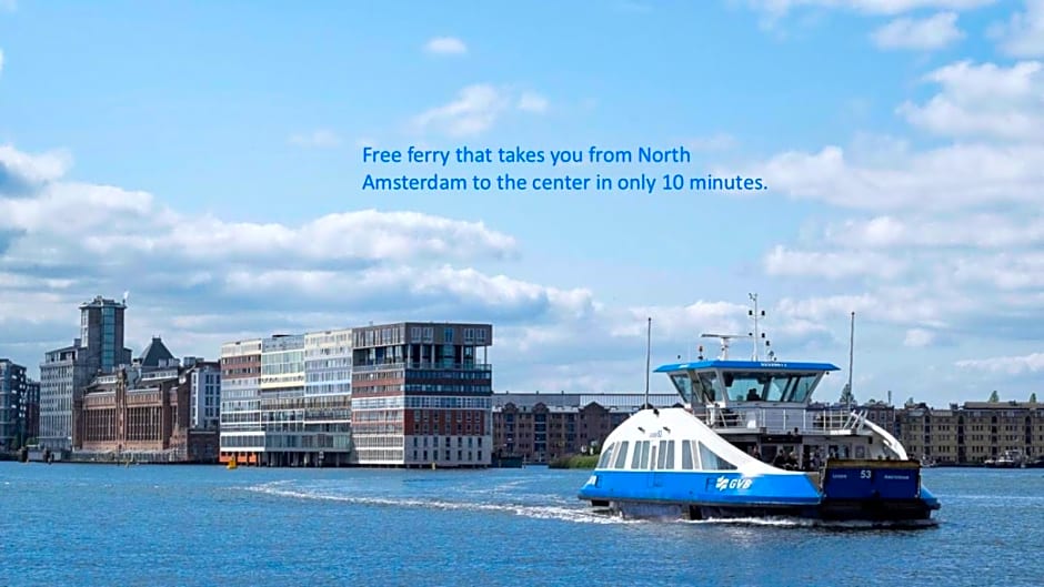 Houseboat apartment with water terrace, free bikes & fast wifi