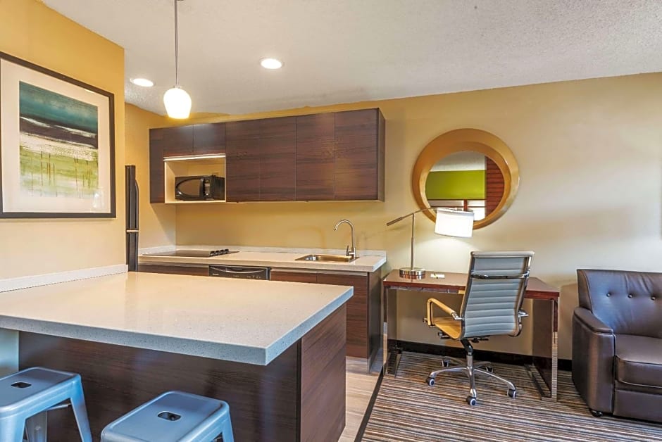 Super 8 by Wyndham Copley Akron