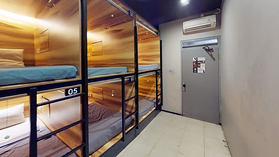 Livinn Hostel City Center Surabaya