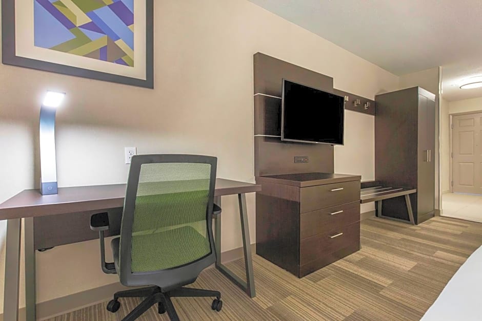 Holiday Inn Express & Suites Chicago West - St Charles