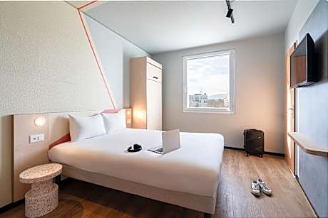 Room With 1 Double Bed + 1 Bunk Bed And Wheelch Air Access