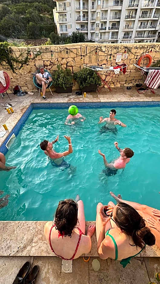 Follow the Sun Boutique Hostel - Pool, Breakfast & Sea Views