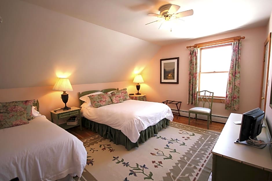 Highland Lake Inn