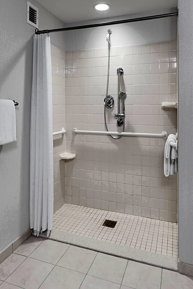 Courtyard by Marriott Portland Airport