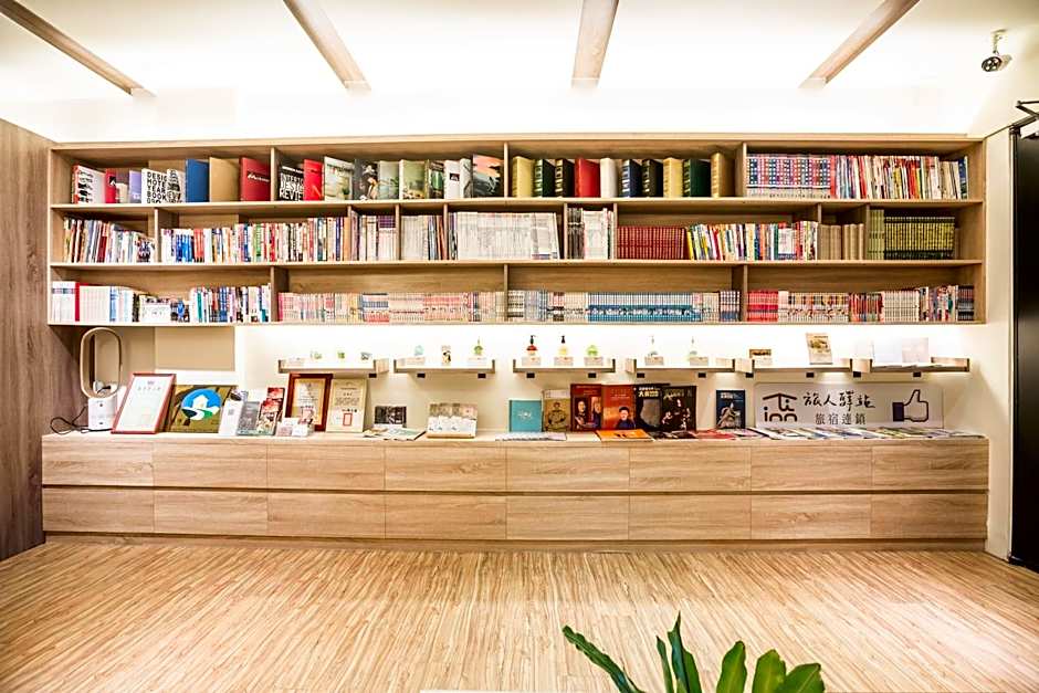 Traveller-Inn Zhongzheng Library