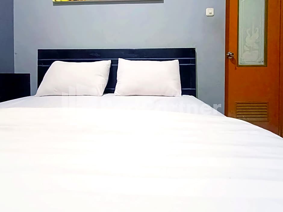 D'Waru Homestay Syariah near Jl Slamet Riyadi Mitra RedDoorz