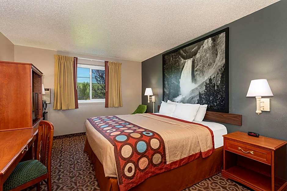 Super 8 by Wyndham Gillette
