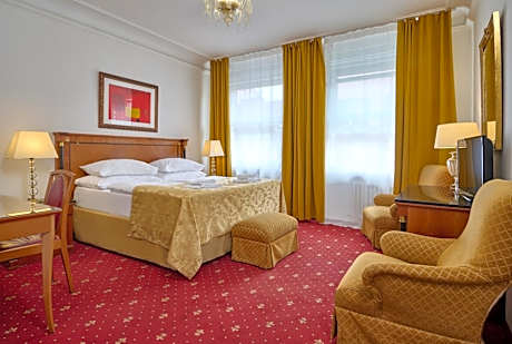 Family Room (5 Adults)