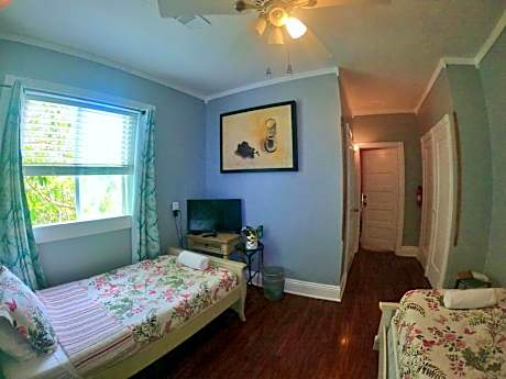 Two twin-bed Room with Ensuite Bathroom