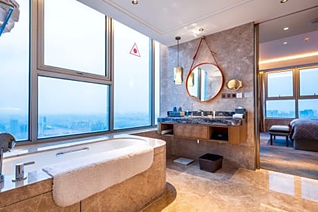 1 King Bed Executive Suite Non-Smoking