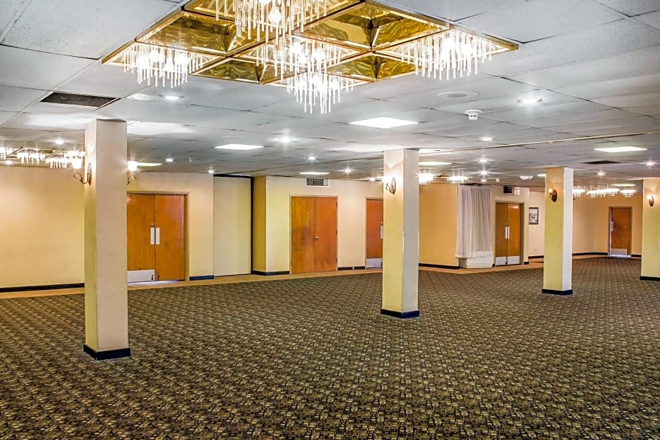 Rodeway Inn & Conference Center