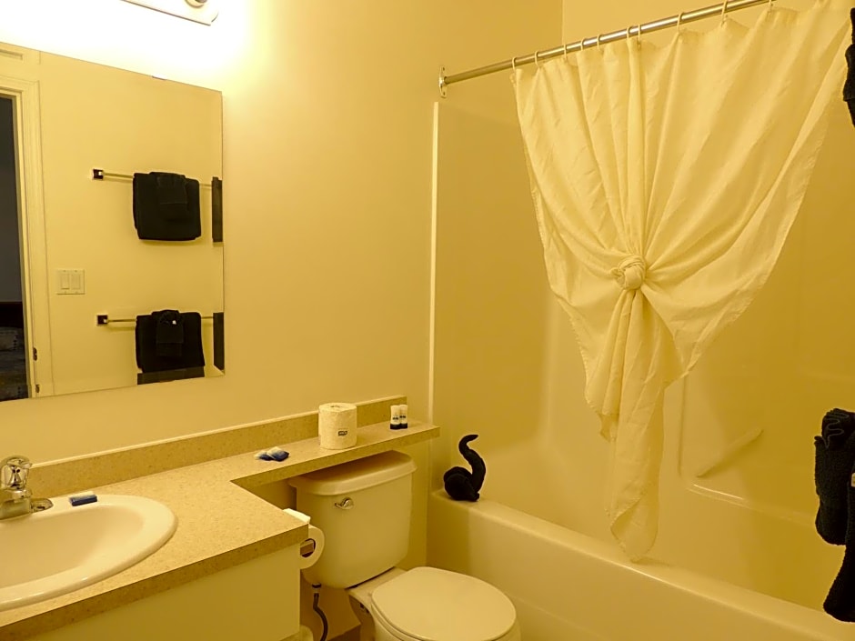 100 Mile Motel & RV Park