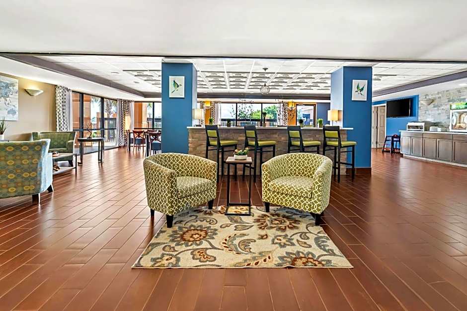 Quality Inn & Suites near Robins Air Force Base