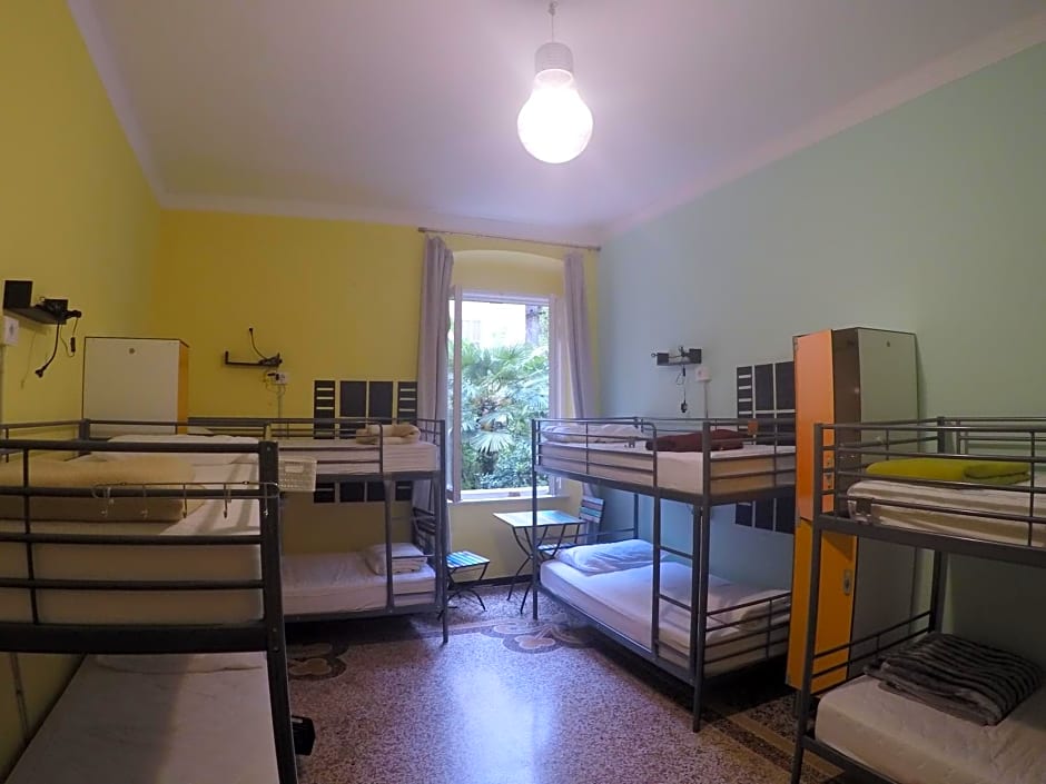 Home Genoa Hostel