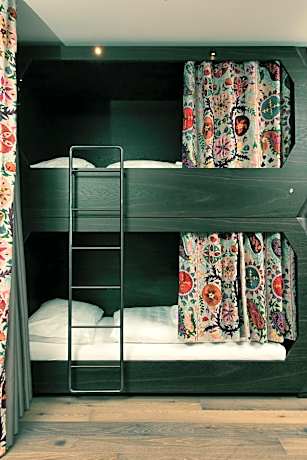 Bed in 10-Bed Mixed Dormitory Room