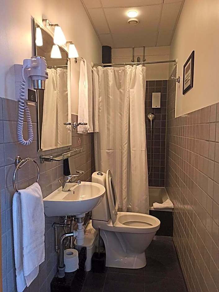101 Guesthouse Hotel