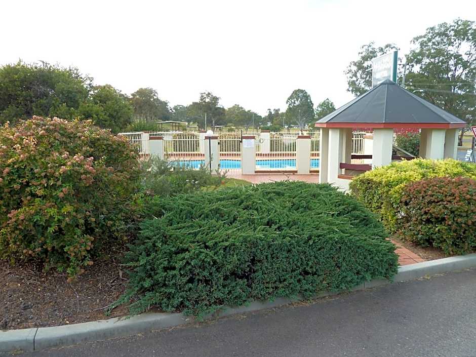 McNevins Warwick Motel