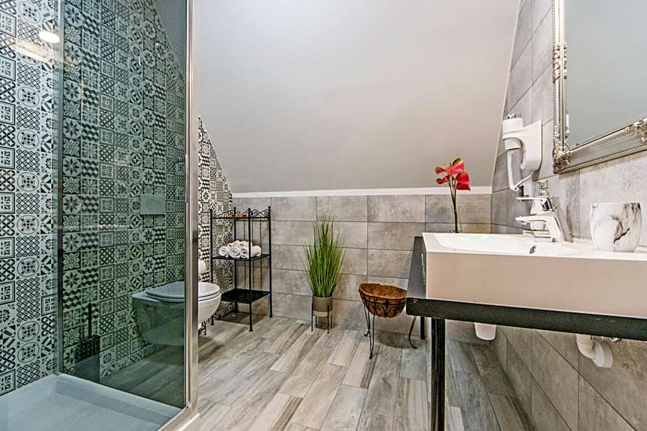 Black Swan House, Old Town