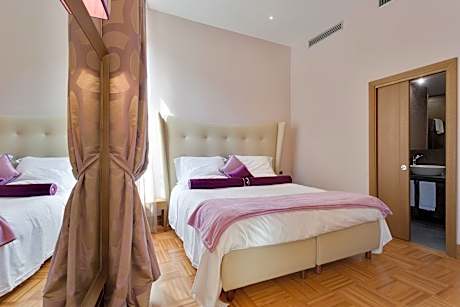 Deluxe Double or Twin Room, City View (2 Twin Beds)