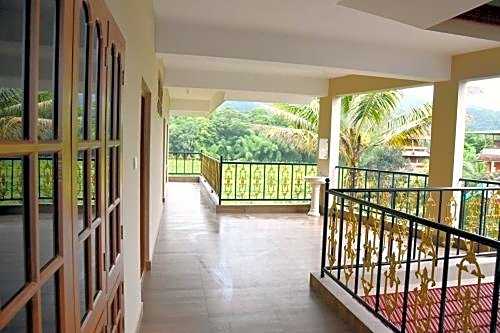 Jungle Palace Homestay
