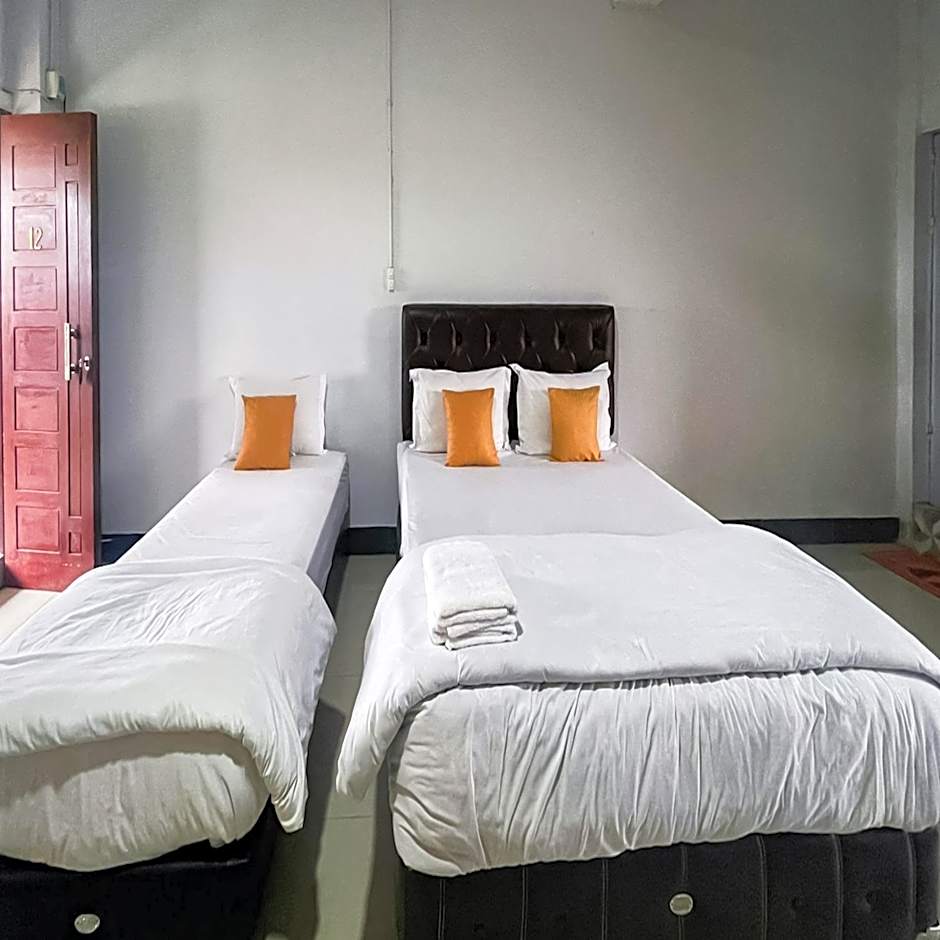 RedDoorz near Salib Kasih Tarutung